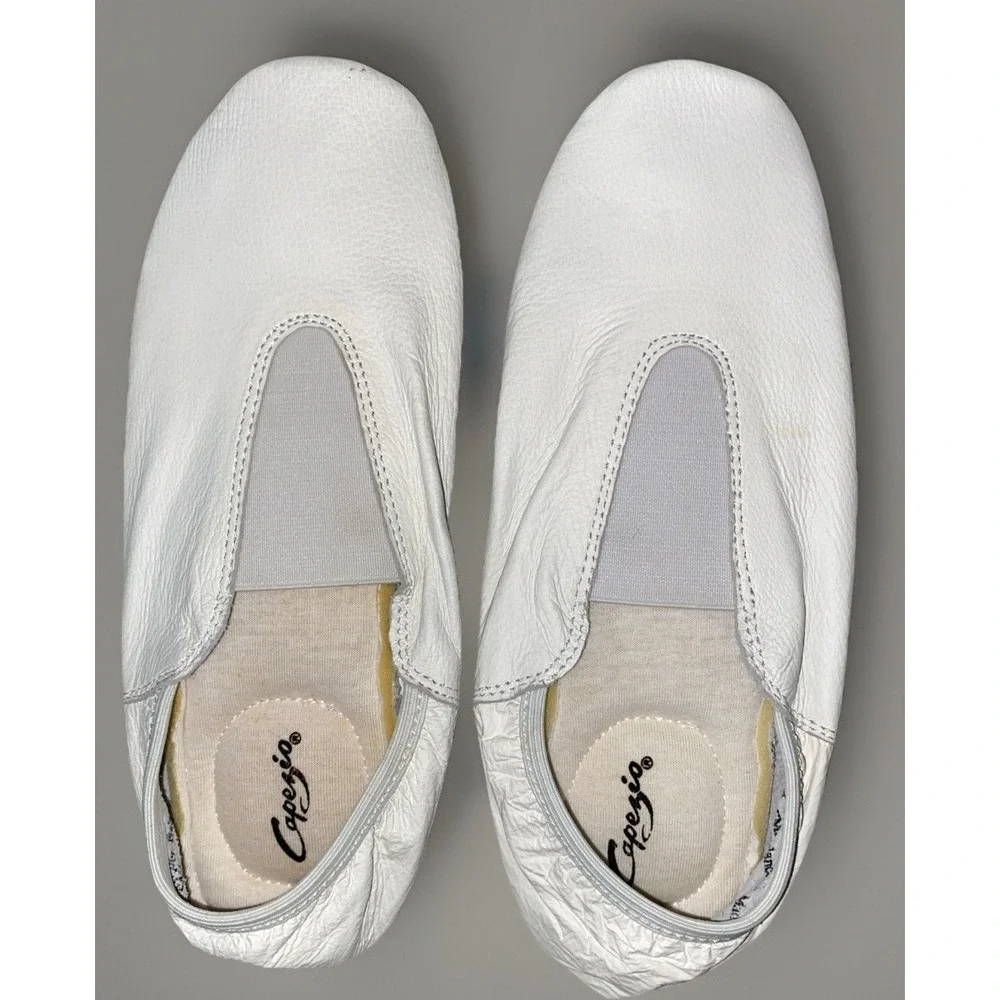 Capezio Agility EM1C Gym Shoe White Leather US 7M Gymnastics Dance Ballet